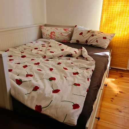 Nana-Eg-80M2 Sanierter Altbau-Parkplatz-Kleiner Garten-Wlan-Netflix-2Zimmer-Kueche-Dusche-Wanne-Waschmaschine Oberhausen  Exterior foto